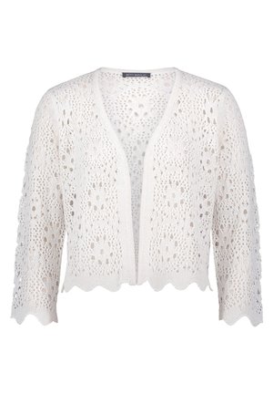 Biały dziergany na szydełku kardigan z falistymi brzegami i rękawami 3/4, z otwartym przodem i kwiatowym wzorem koronkowym.