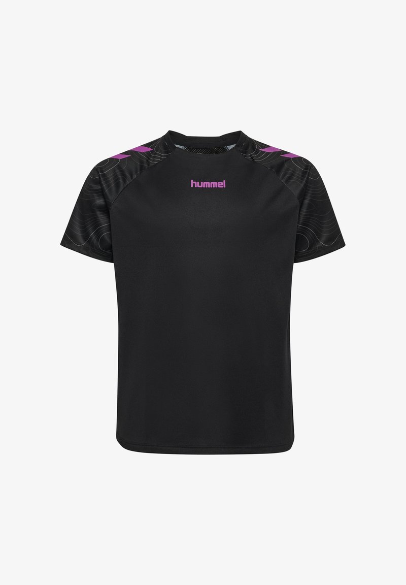 T-shirt de sport noir à manches courtes avec le logo "hummel" violet sur la poitrine et des bandes en chevron violettes sur les épaules à motifs.