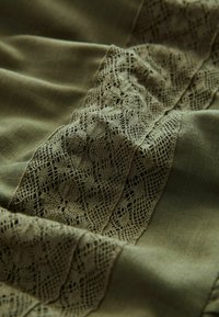 FRILL REGULAR FIT - Palaidinė - khaki green