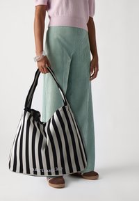 Marimekko BAG LARGE MERIROSVO - Bevásárlótáska - black/off white