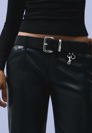 Bershka, KEYRING - BELT - Ceinture - black