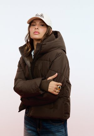 Stradivarius HOODED PUFFER - Vinterjacka - dark brown
