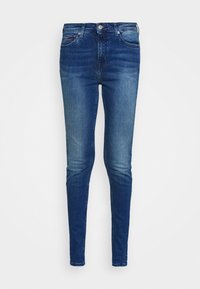 Jeans skinny azul escuro com ligeira descoloração nas coxas e joelhos, fecho frontal com botão e zíper, e design de cinco bolsos.