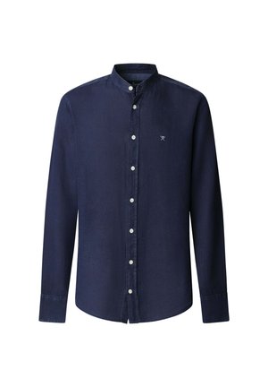 Chemise bleu marine à boutons, avec un col Mandarin, des manches longues et des boutons blancs. Présente un petit logo brodé sur la poitrine. Tissu doux et texturé.