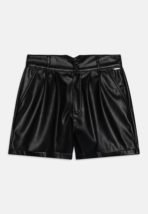 Sorte skindlook shorts med en glat overflade, der har to frontlommer, høj talje og to knaplukninger øverst.