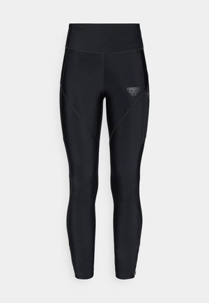 Melni sporta legingi ar augstu jostasvietu, kuriem ir teksturēts raksts, kontrastējošas šuves un neliels logotips augšējā labajā augšstilbā.