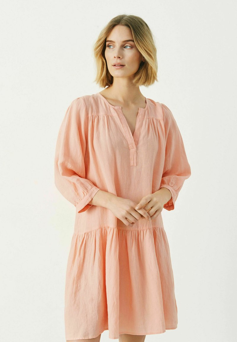 Damen Freizeitkleider | Part Two CHANIASPW Freizeitkleid coral pink/koralle - JO75074 Damen Freizeitkleider | Part Two CHANIASPW Freizeitkleid coral pink/koralle - JO75074