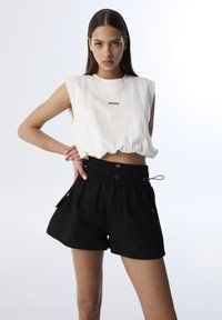 Twist Short - black