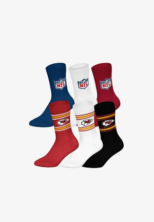 Sechs NFL-Themen Crew-Socken in Blau, Weiß und Rot mit NFL-Logos sowie rote, weiße und schwarze Socken mit Kansas City Chiefs-Logos und Streifen.
