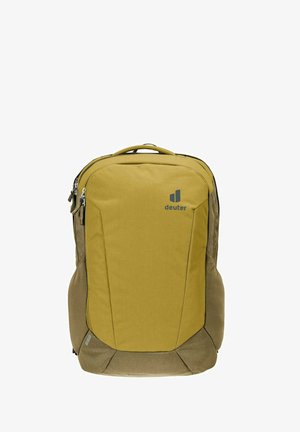 Gelber und olivgrüner Stoffrucksack mit einem schlanken Design, das ein Frontlogo, Reißverschlüsse und einen gepolsterten Rücken für Komfort aufweist.