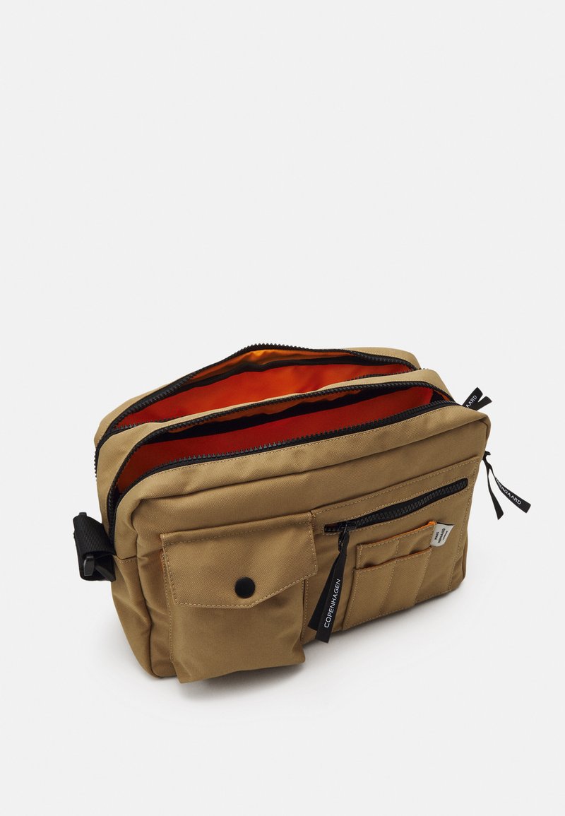 Mads Nørgaard BEL ONE CAPPA BAG UNISEX - Mala a tiracolo - kelp