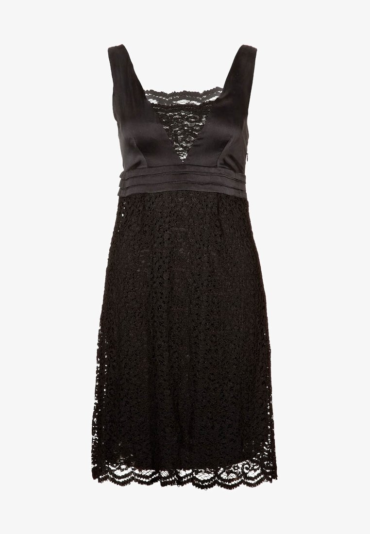 Robe noire sans manches avec un corsage en satin à décolleté en V profond et une jupe en dentelle complexe se terminant par un ourlet festonné.