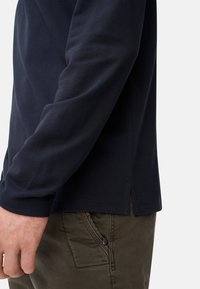 camel active MIT ATMUNGSAKTIVEN EIGENSCHAFTEN UND KÜHLFUNKTION - Poloshirts - dark navy