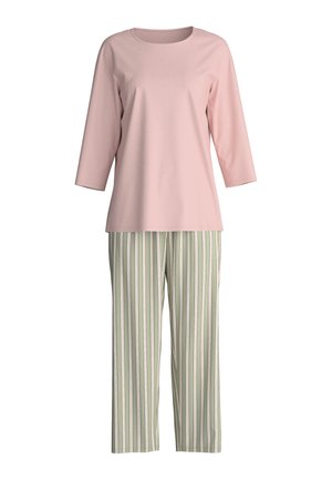 Lichtroze top met lange mouwen en ronde hals, gecombineerd met losse, hoge taillebroeken met verticale groene en witte strepen.