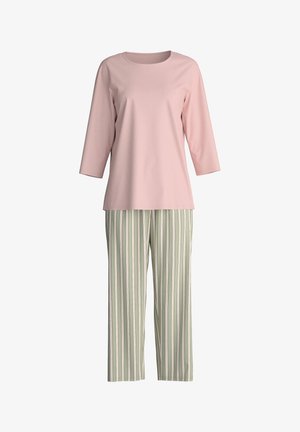 Lichtroze top met lange mouwen en ronde hals, gecombineerd met losse, hoge taillebroeken met verticale groene en witte strepen.