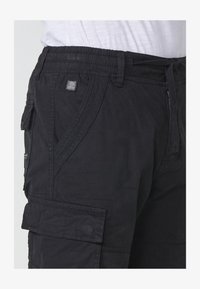 Unausgewählt, black