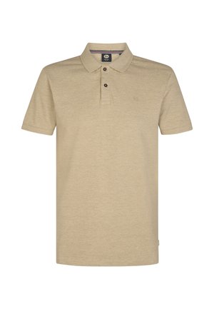 Tricou polo bej din țesătură moale, cu guler cu rever, trei nasturi maro și un logo subtil pe piept.