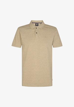 Tricou polo bej din țesătură moale, cu guler cu rever, trei nasturi maro și un logo subtil pe piept.