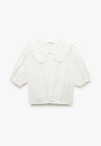 Hvid cropped bluse med en flæset krave, korte pufærmer og knaplukning foran. Fremstillet i tekstureret stof med elastisk talje.