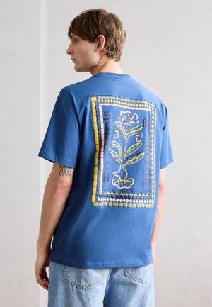 Scotch & Soda, FRONT AND BACK ARTWORK RELAXED FIT - Tričko s potlačou - ensign blue