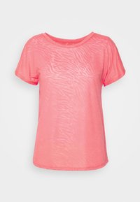 Różowy t-shirt z krótkim rękawem z subtelnym wzorem zebry, wykonany z miękkiego materiału, z okrągłym dekoltem i luźnym krojem.