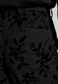 Next Chino - black