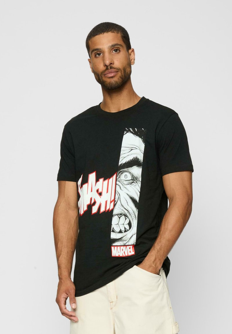 Black cotton t-shirt featuring a large graphic of an angry face and the word "SMASH!" in red text, with a white "MARVEL" logo at the bottom.