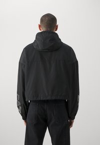 EA7 Emporio Armani Vindjacka - black