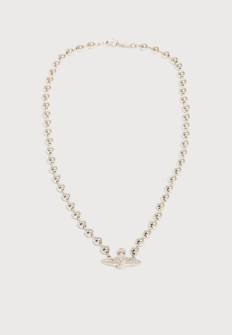 Ασημένιο κολιέ με χάντρες σε αλυσίδα, με μενταγιόν σε σχήμα πλανήτη που διαθέτει σταυρό και ενσωματωμένους κρυστάλλους.