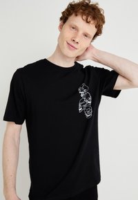 Jack & Jones JJSCULLY TEE CREW NECK - T-shirts med print - black