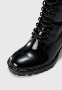 Tamaris Bottines à lacets - black patent