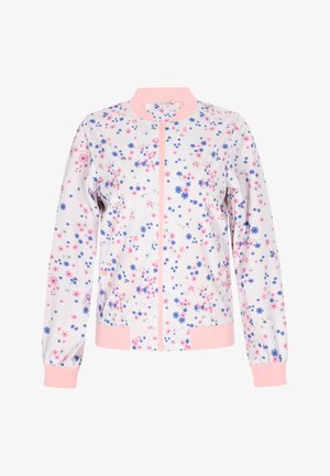 Kurtka bomber w kwiatowy wzór z białym tłem, zdobiona różowymi i niebieskimi kwiatami, z różowym prążkowanym kołnierzem i mankietami oraz z przodu na zamek.