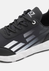 EA7 Emporio Armani UNISEX - Tenisice - black/white