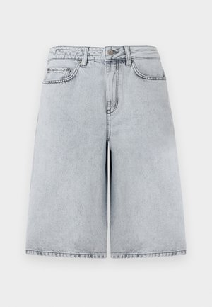 Svetlo sivi dnevni šorti s sproščenim krojem, visokim pasom, petimi žepi in ravnim krojem. Čisti, minimalni šivi.