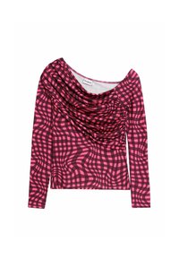 Pitkähihaisen paidan drapeerattu kaula-aukko ja vaaleanpunainen-musta aaltoileva ruutukuosi, valmistettu joustavasta kankaasta, jolla on sileä rakenne.