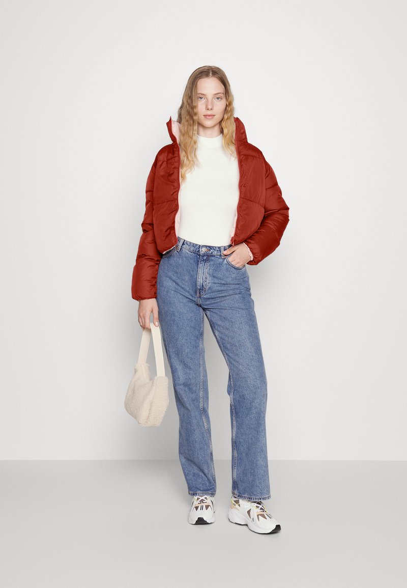 Damen Leichte Jacken | ONLY ONLRICKY PUFF JACKET Winterjacke spiced apple/rose smoke/dunkelrot - DM31185 Damen Leichte Jacken | ONLY ONLRICKY PUFF JACKET Winterjacke spiced apple/rose smoke/dunkelrot - DM31185