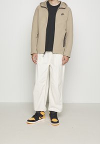 Nike Sportswear Giacca in pile - khaki