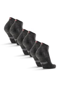 Fünf Paare dunkelgrauer Socken mit geripptem Bündchen, strukturiertem Stoff und aufgedrucktem Branding an der Seite. Das Material wirkt weich und langlebig.