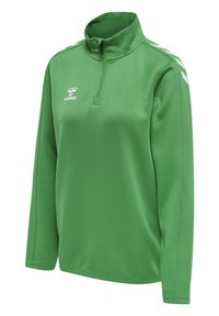 Groene langmouwpullover met een funnelnek en halve ritssluiting. Gemaakt van een gladde stof, met witte accenten langs de schouders en het logo.