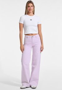 Guess Jeans WIDE - Traperice opuštenog kroja - violett