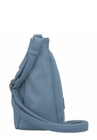 Borsa crossbody in finta pelle azzurro chiaro con un design testurizzato, tracolla regolabile e finitura liscia. Presenta una chiusura con zip per maggiore sicurezza.