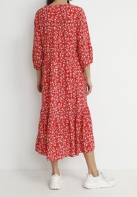 Cream Vapaa-ajan mekko - red