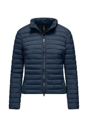 Giacca puffer blu navy con cuciture orizzontali, colletto rialzato, chiusura con zip e una texture liscia e lucida. Design leggero e aderente.