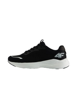Czarno-biały sportowy sneaker z czarnymi sznurowadłami, białą amortyzowaną podeszwą oraz logo 4F na bocznej części pięty.