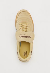 Umbro SPECIALI TR SUEDE UNISEX - Trainers - cream/dark brown/white