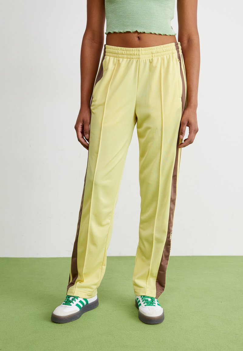 adidas Originals - BREAK  - Tracksuit bottoms - powder yellow/earth strata, Enlarge