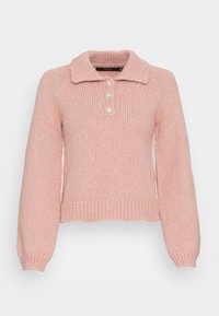 Ljusrosa stickad tröja med långa, något puffiga ärmar, krage och tre dekorativa knappar framtill.