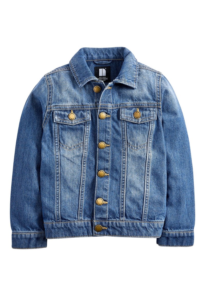 Veste en jean bleu avec fermeture à boutons devant, deux poches poitrine avec rabats, manches longues et col, présentée sur fond blanc.