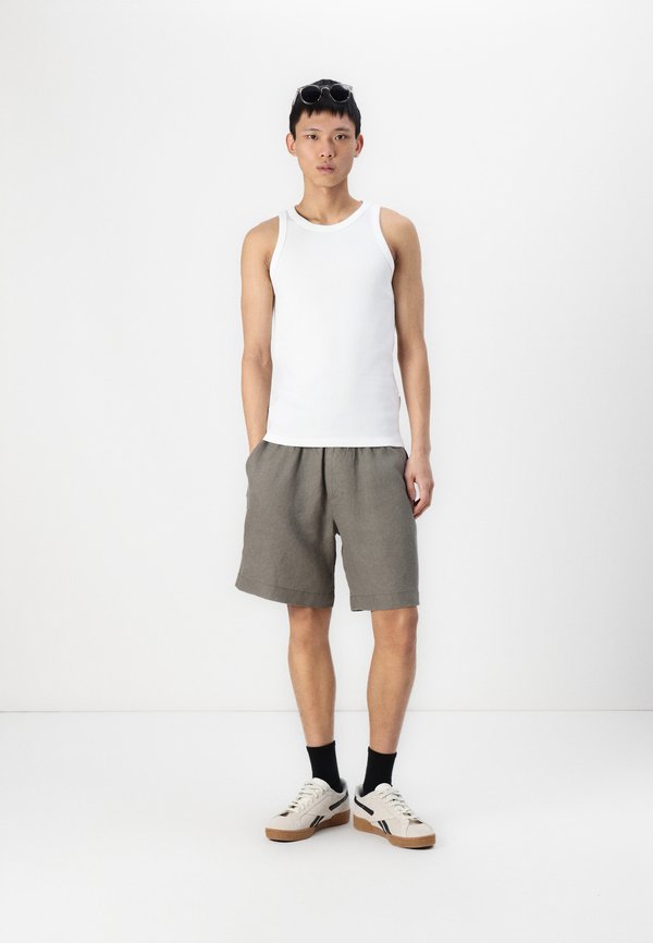 STBILL LAWRENCE  - Shorts - tea leaf4