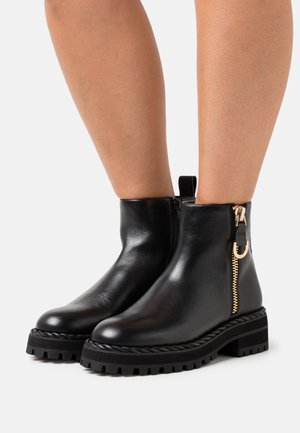 Classic ankle boots - black